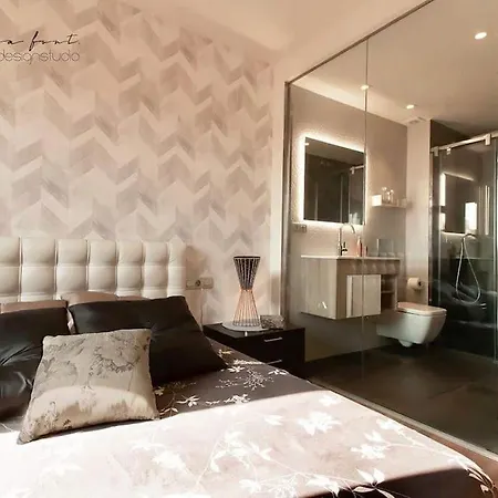 And Elegant Apartment. Apartamento Salt